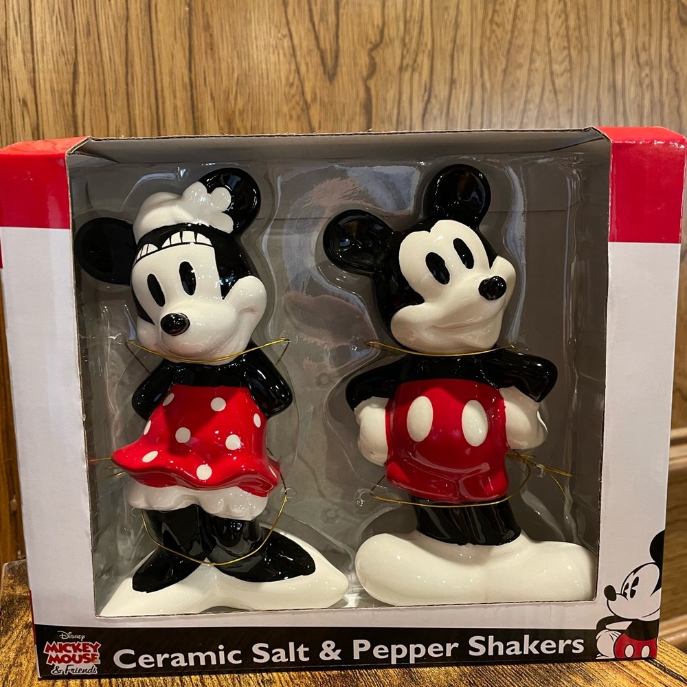 Mickey & Minnie Mouse Salt & Pepper Shakers BRAND NEW!